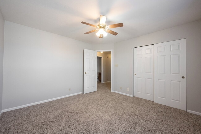 Building Photo - "Spacious 4-Bedroom Retreat with 2.5 Baths...
