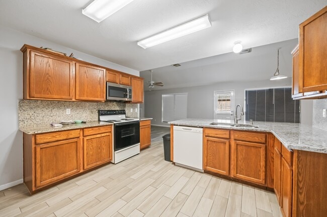 Building Photo - 22623 Round Valley Dr