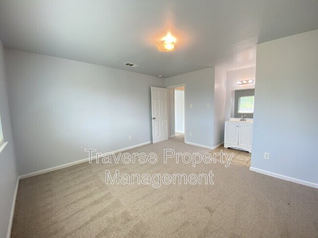Building Photo - 2420 Springridge Dr