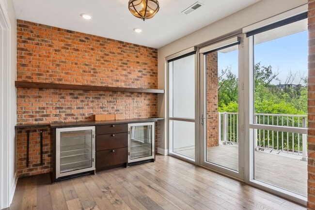 Building Photo - Luxury Condo in Dublin's Coveted Bridge Pa...