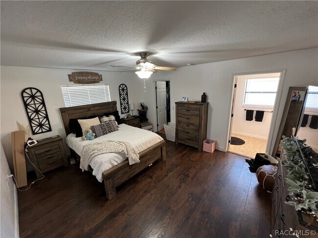 Building Photo - 1211 W Newbury St