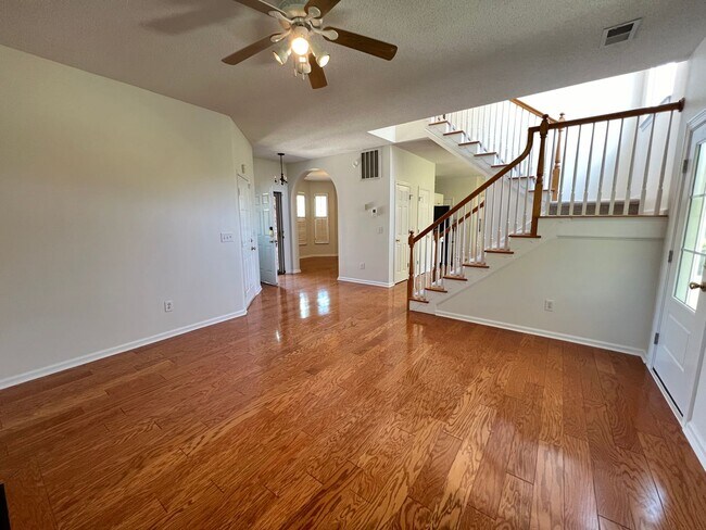 Building Photo - 1513 Clarendon Way