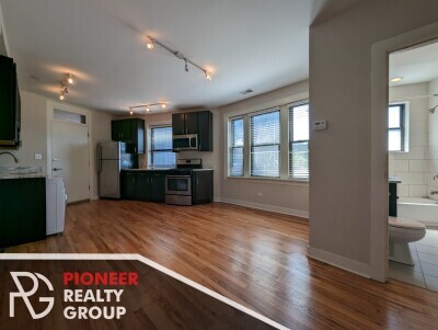 Primary Photo - 2235 W Wilson Ave