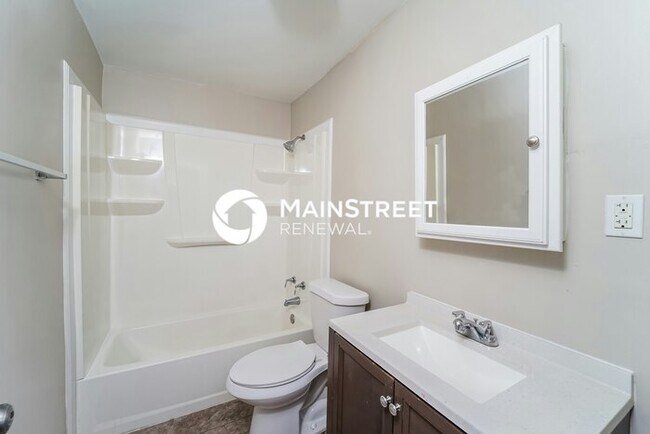 Building Photo - 3 Bedroom Pet-Friendly Home in Louisville, KY with Main Street Renewal