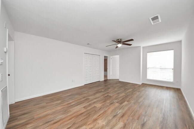 Building Photo - 5515 Strack Rd
