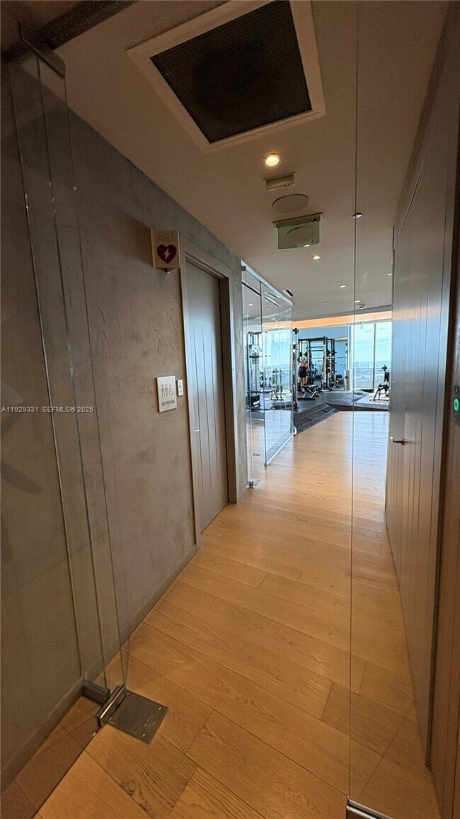 Building Photo - 1000 Brickell Plaza