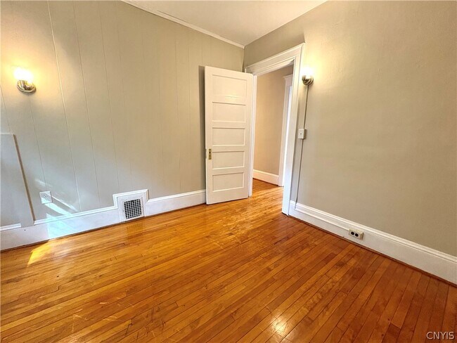 Building Photo - 71 Chedell Pl