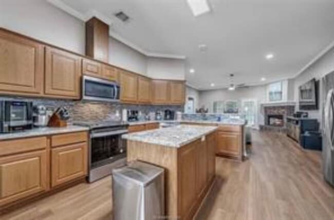 Building Photo - This fantastic 5/3 in Dove Crossing