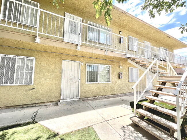 Building Photo - HIVE SUMMER MOVE-IN SPECIAL: DOWNSTAIRS CONDO | RECENLY REHABBED 2 BEDROOM 1 BATH | ACROSS FROM C...