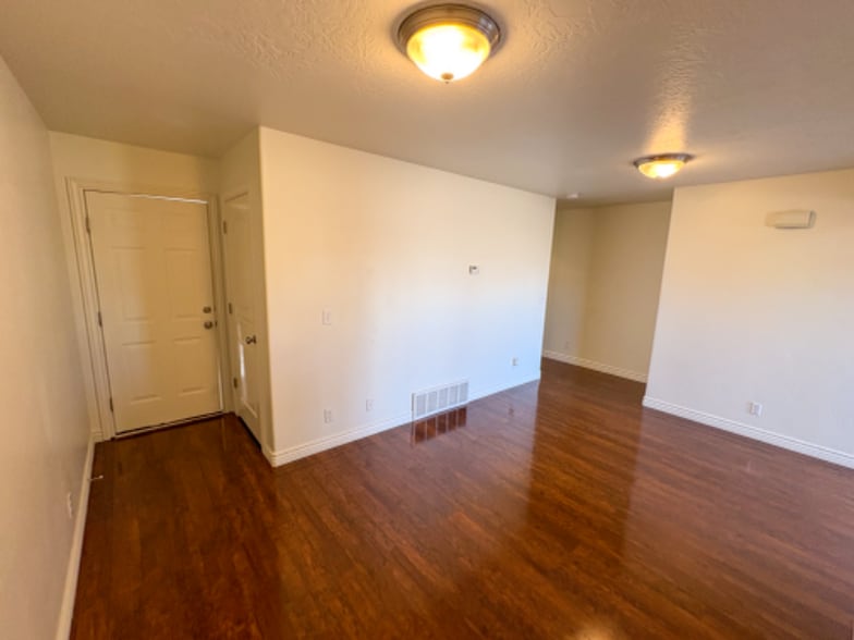 Building Photo - 652 Pimlico Dr