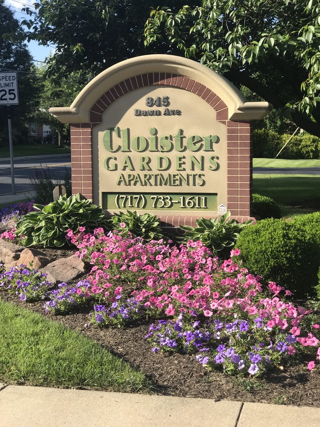 Building Photo - Cloister Gardens