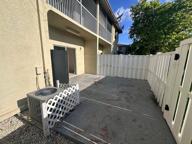 Building Photo - 3590 NW 91st Ln