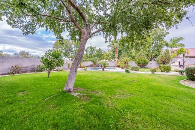 Building Photo - 4 Bedroom, 2.5 Baths with Private Pool!