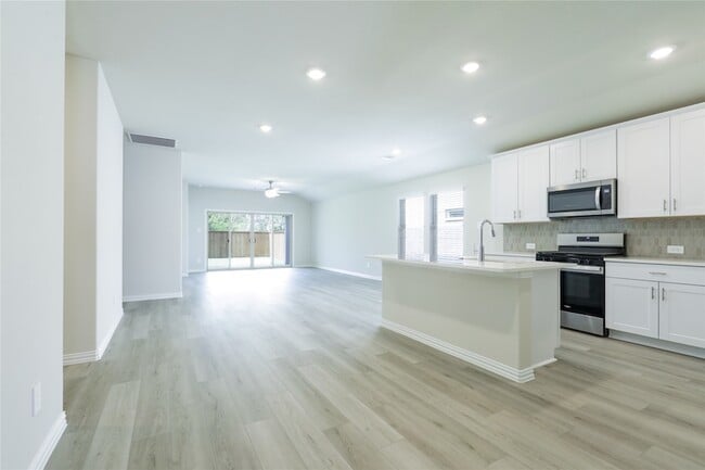 Building Photo - 3406 Pat Mayse Dr