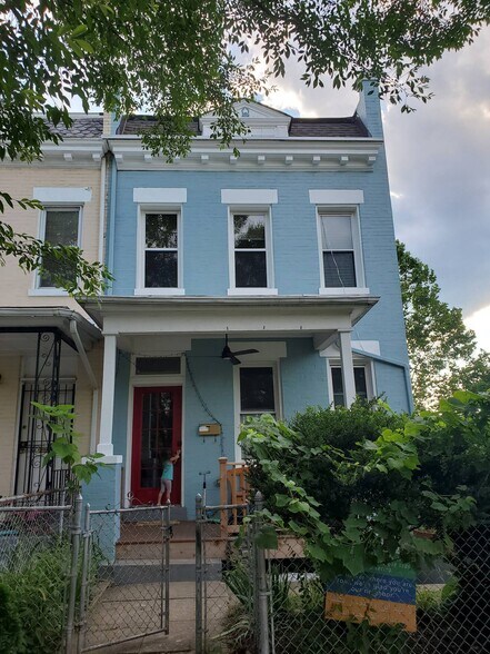 Front of House - 4530 9th St NW