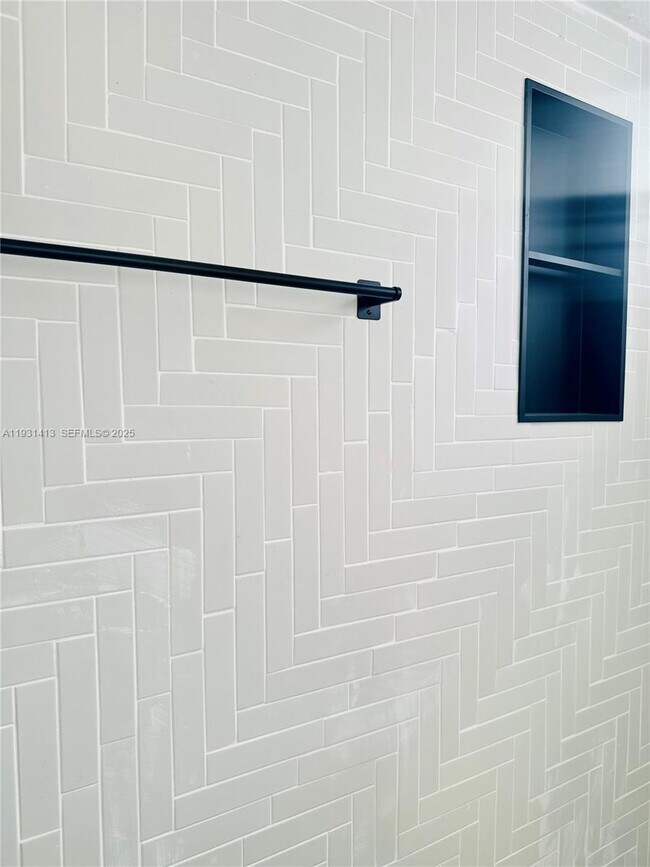 Building Photo - 1600 NW 7th Ct