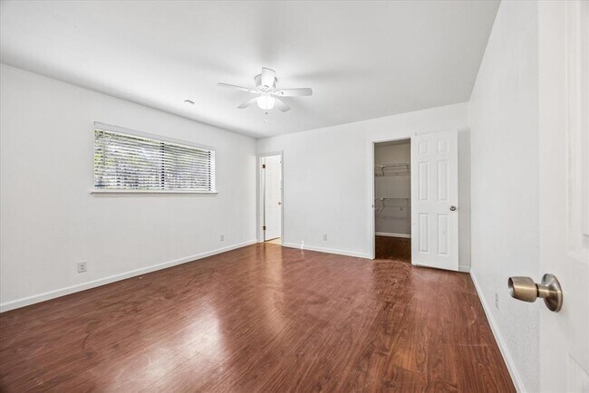 Building Photo - 1309 Warrington Dr