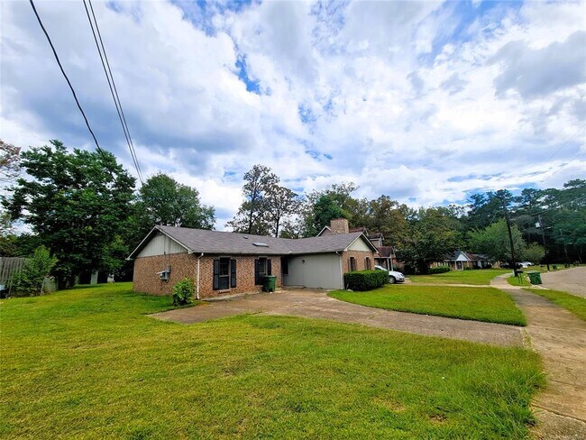 Building Photo - 3044 Cross Creek Dr