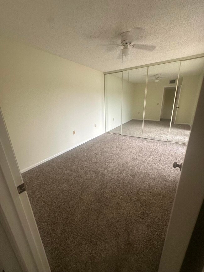 Building Photo - 1014 10th Way