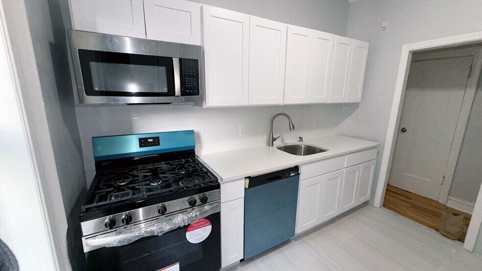 Primary Photo - 2685 - Highland Arms Apartments