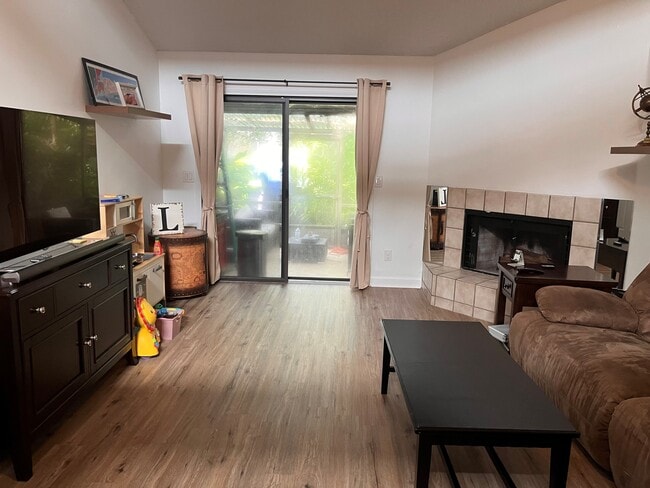 Building Photo - 10800 Old Saint Augustine Rd