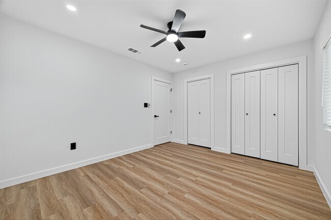 Building Photo - 7131 Mobud Dr