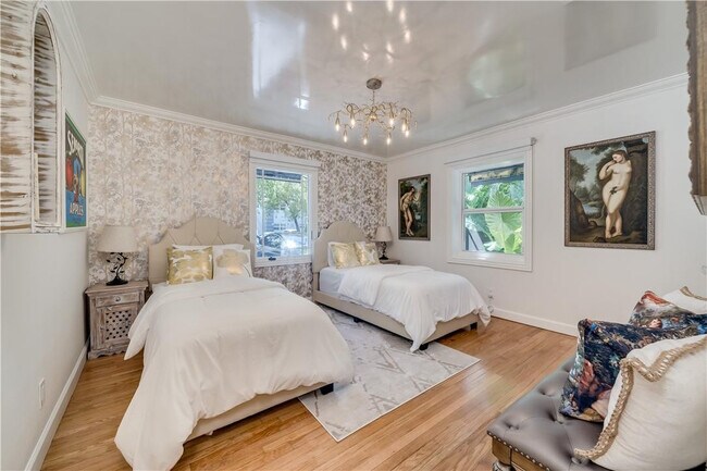 Building Photo - 417 NE 15th Ave