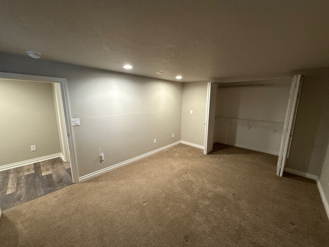 Building Photo - 696 Eisenhower Ct NW