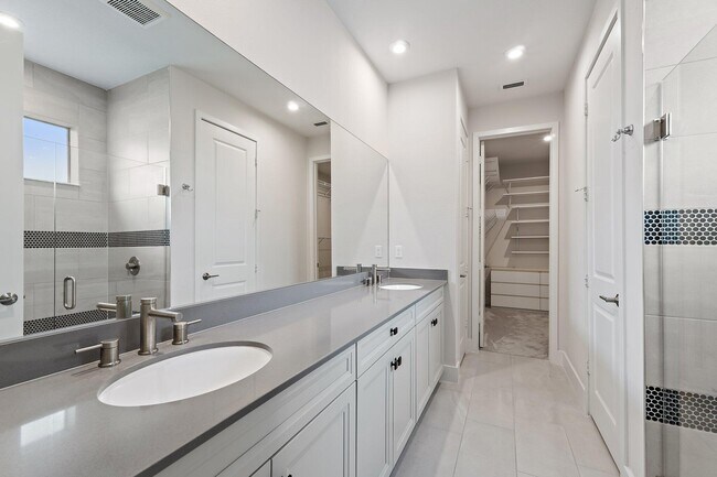 Building Photo - 6825 Pointe of Woods Dr