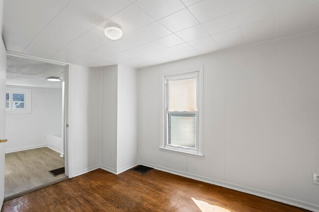 Building Photo - 117 River Ave