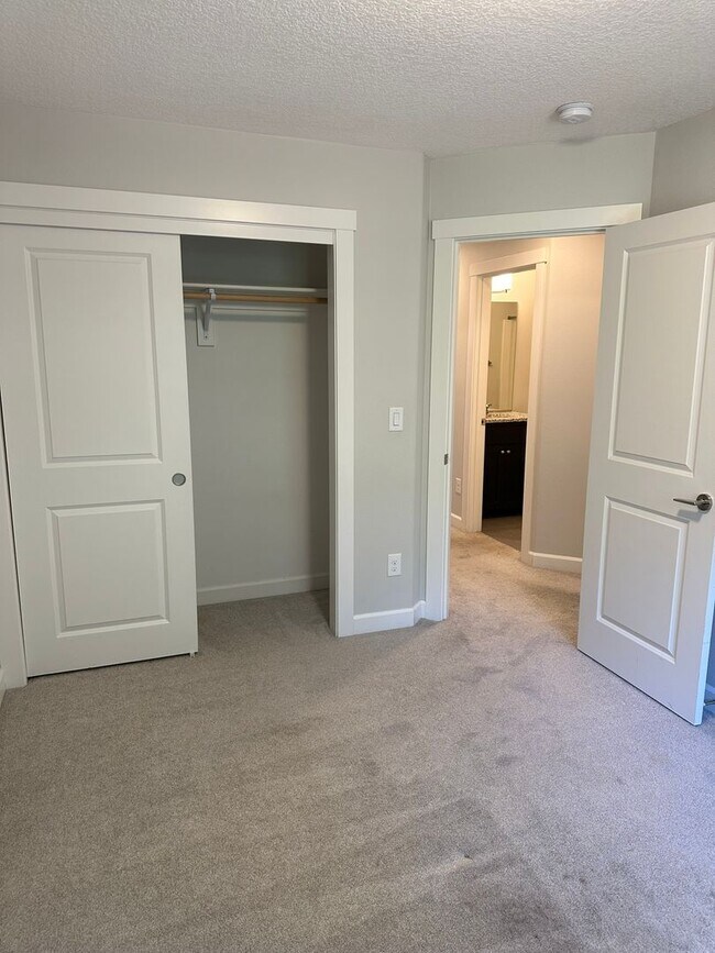 Building Photo - Beautiful 2-Story Home in Mount Vista Neighborhood!