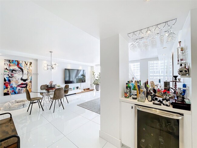 Building Photo - 600 NE 36th St