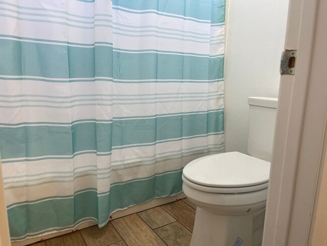 Building Photo - Secluded 2b/2.5b condo in Oxnard