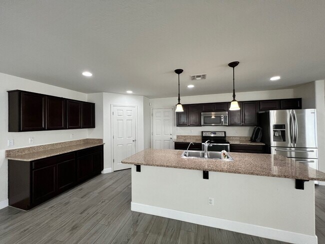 Building Photo - 2880 E Binner Dr