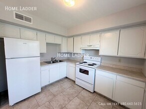 Building Photo - 501 E 8th Ave