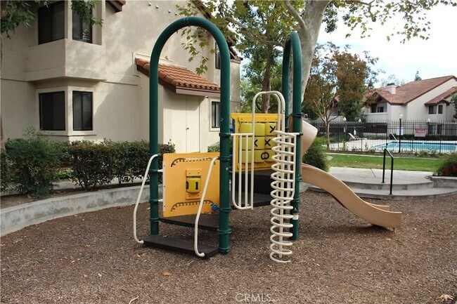 Building Photo - 8313 Vineyard Ave