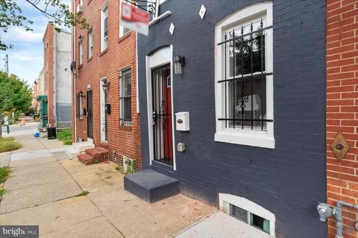 Building Photo - 1230 W Lombard St
