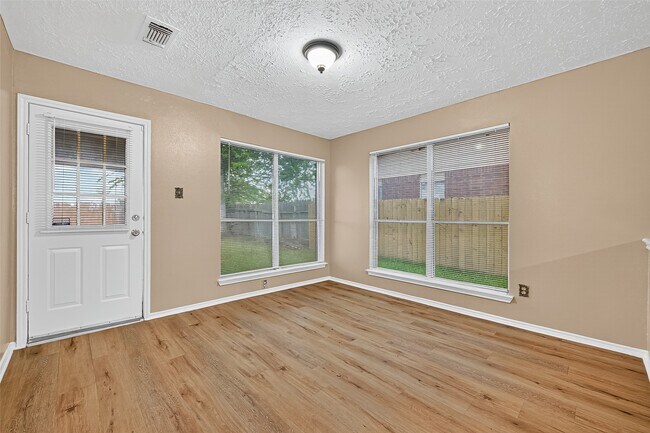 Building Photo - 1926 Woodland Hills Dr