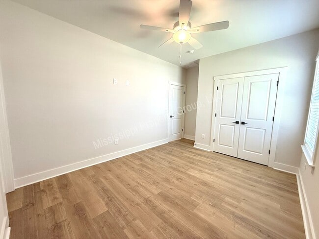 Building Photo - 4BD/4.5BA IN THE RESERVE PHASE II
