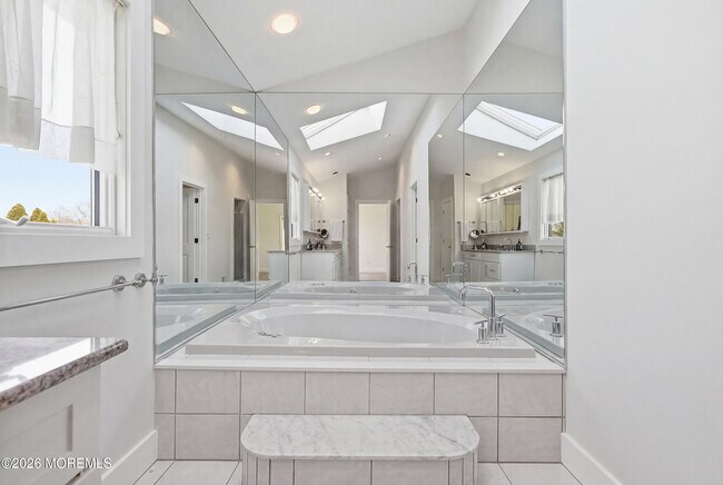 Building Photo - 8 Jackson Ct