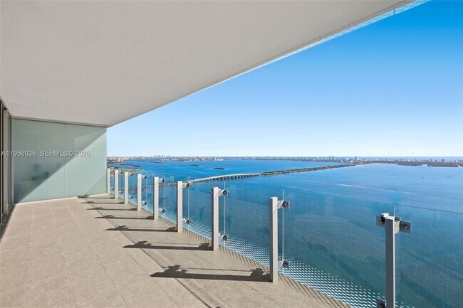 Building Photo - 700 NE 26th Terrace