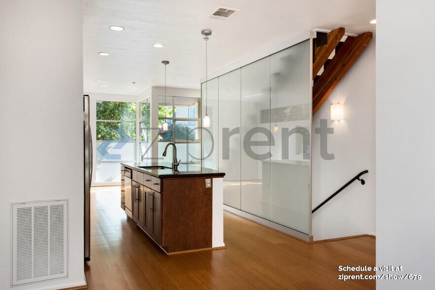 Building Photo - 1332 Powell St