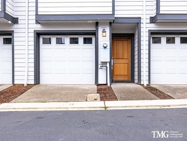 Building Photo - Beautiful 2br/2ba Townhome in Great Wilsonville Location!  ** MOVE IN SPECIAL **