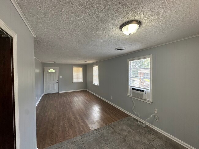 Building Photo - 454 E Norwood Ave