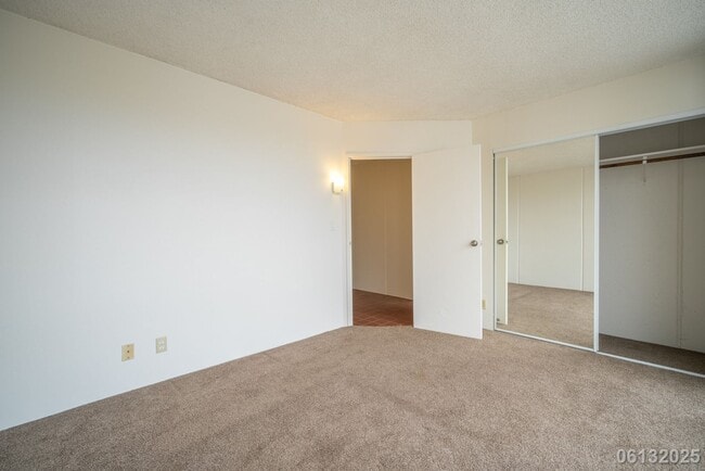 Building Photo - 2 Bed 1 Bath Condo In Valleyview Melemanu