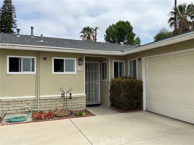 Building Photo - 235 Green Oaks Dr