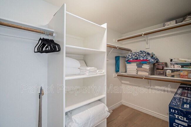 Building Photo - 10527 E Fanfol Ln