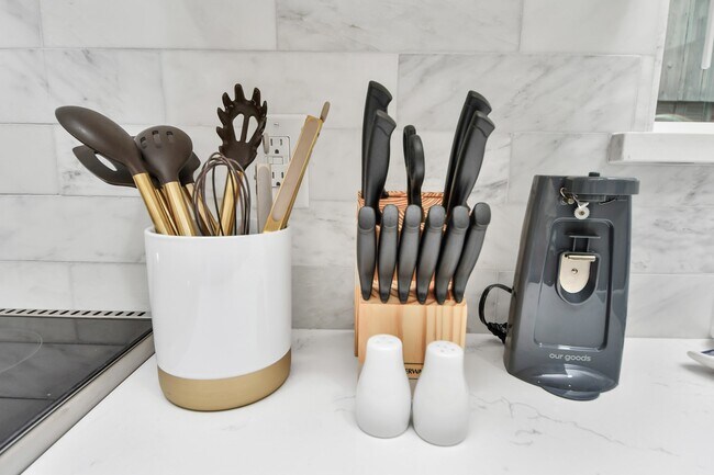 Building Photo - 10003 Briarwild Ln