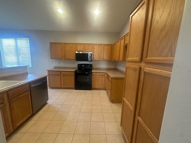 Building Photo - Single level 4 bedroom home in Chandler, w...