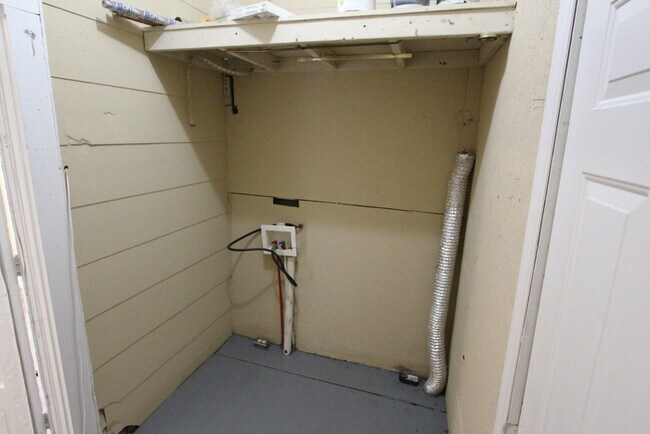 Building Photo - 9 W Roy St